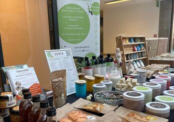 Pomoc, která chutná po mlátových sušenkách